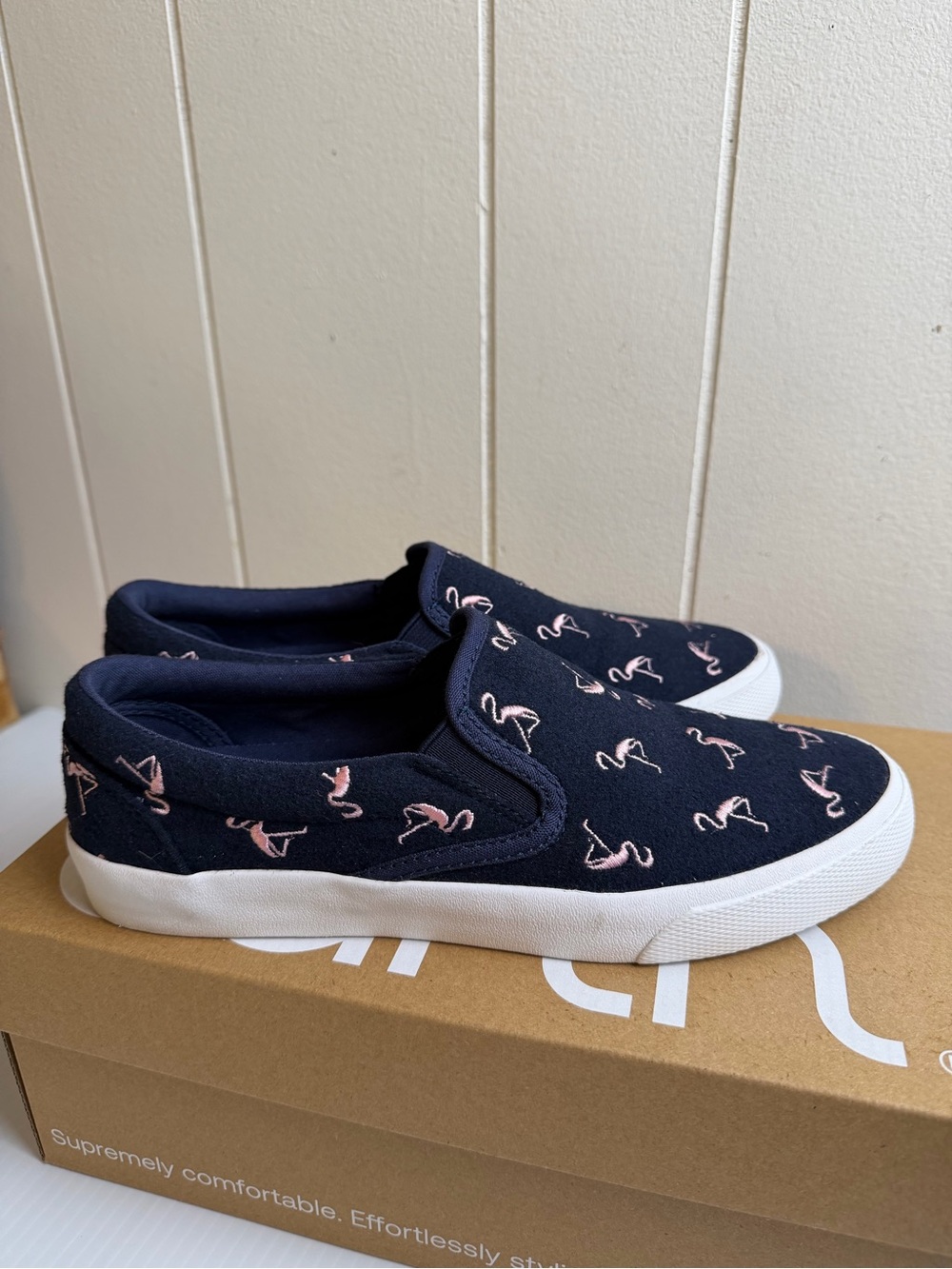 Bucketfeet Flamingo Pattern Slip On Sneakers Navy Blue size 6.5